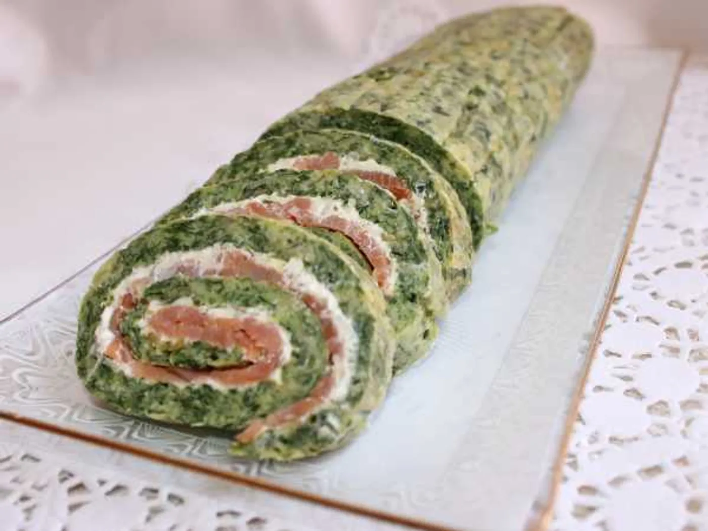 A spinach roll with salmon recipe