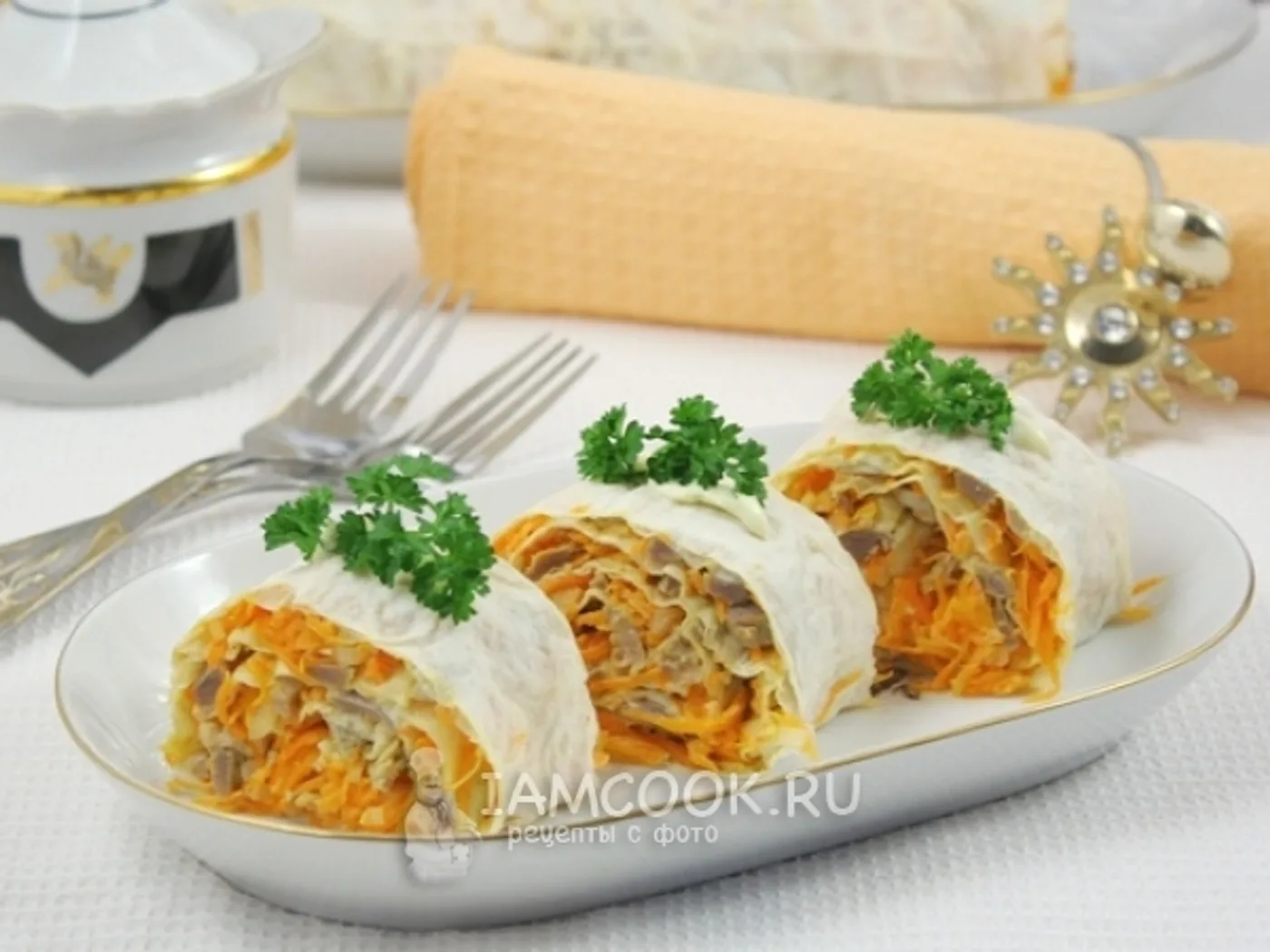 Chicken belly button salad with Korean carrots recipe