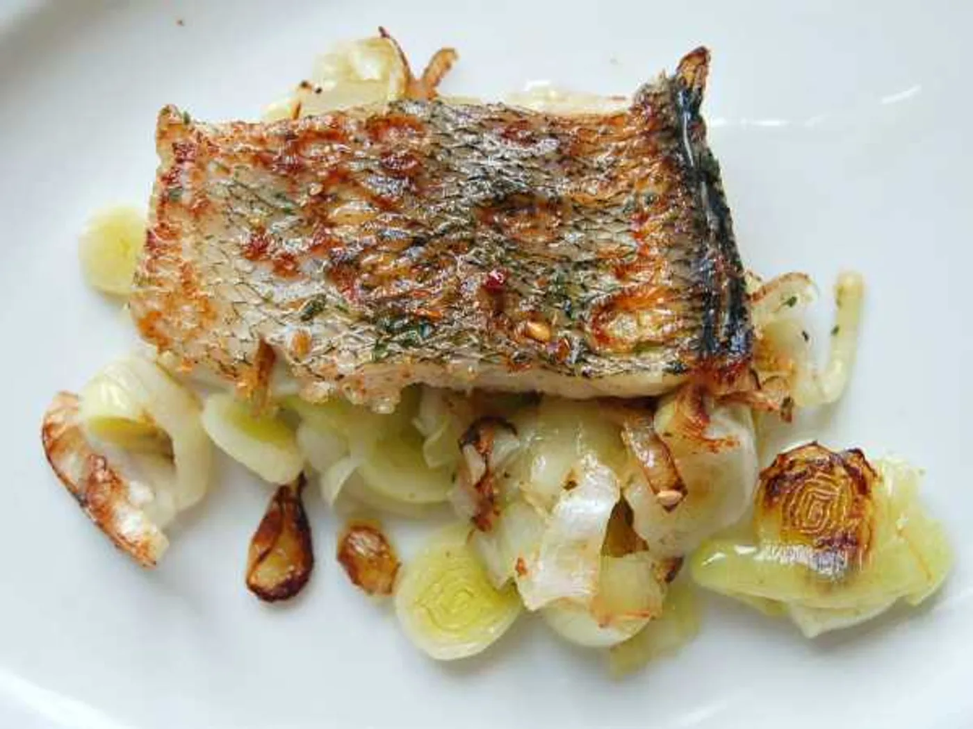 Fried fish with onions swelling recipe