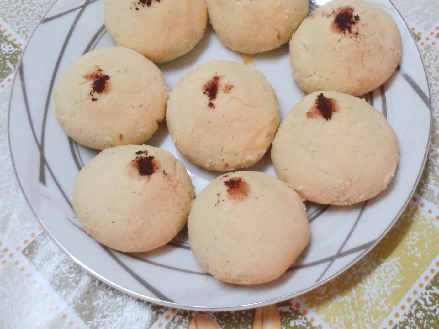 Ghraiba bil Loz (Libyan Almond Ghraiba) prepared recipe