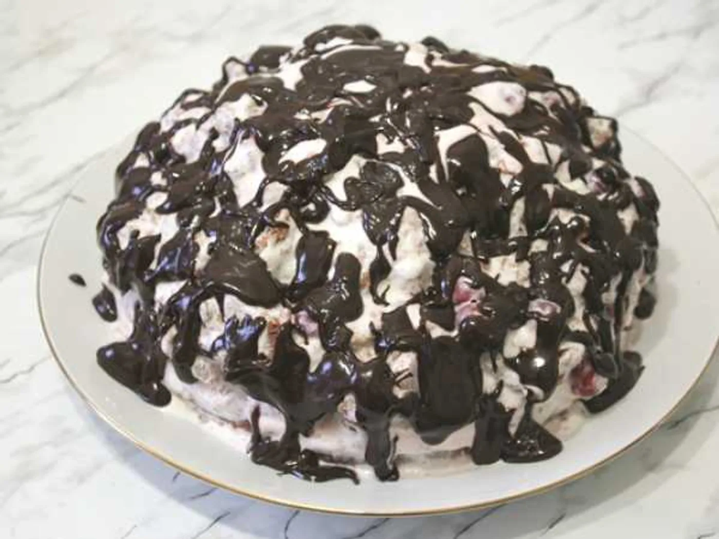 Pincher Curly Cake with Cherry recipe