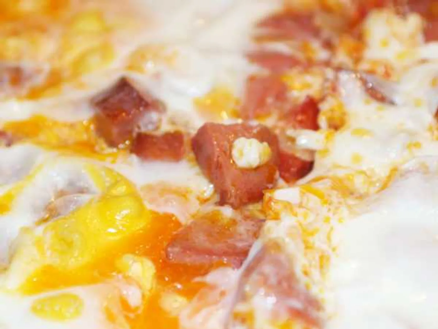 Scrambled eggs with sausage and tomatoes recipe