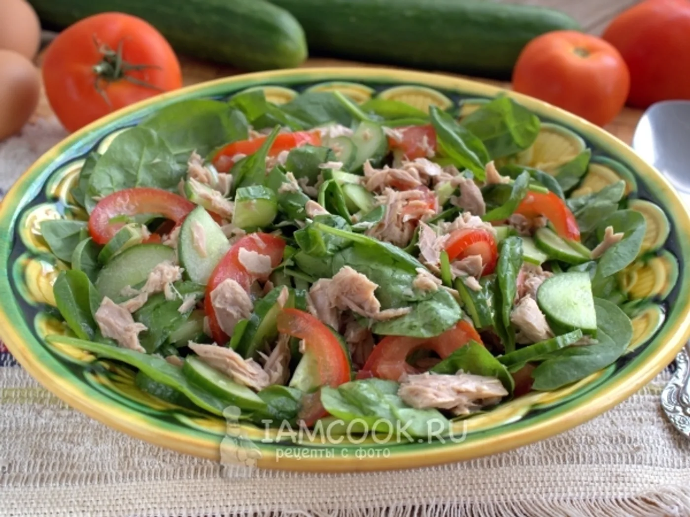 Spinach and tuna salad recipe