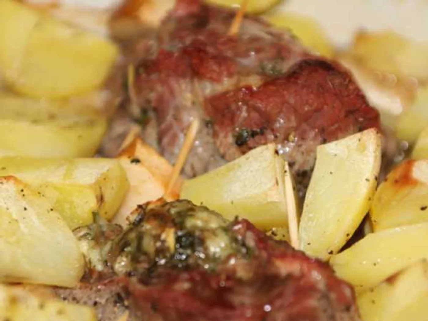 Veal baked with potatoes and apples recipe