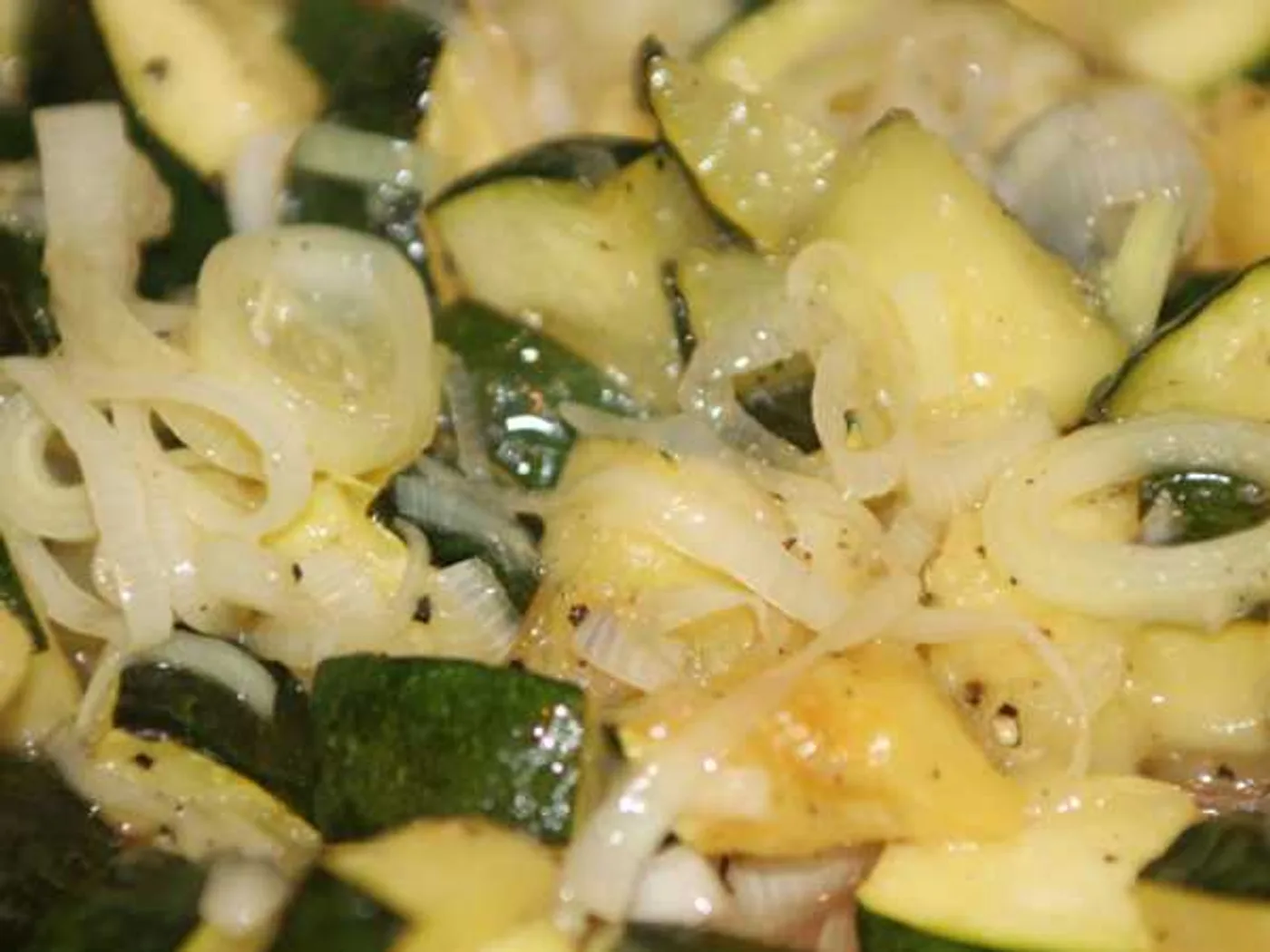 Zucchini zucchini fried with porey onions recipe