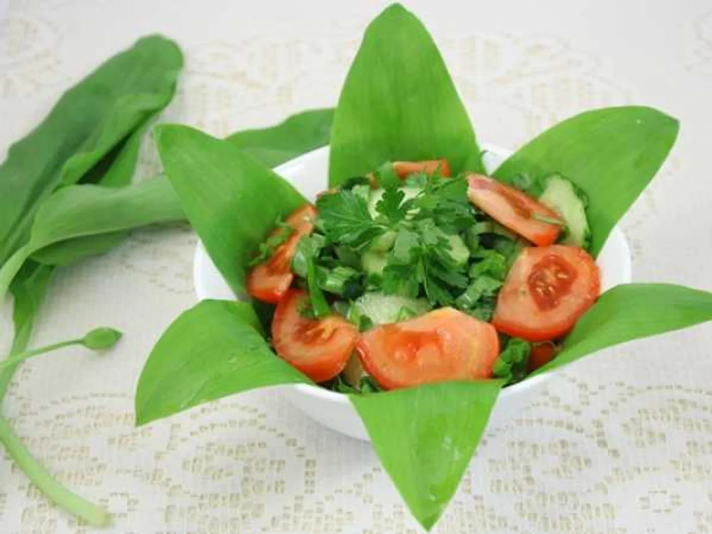 A cherry salad with tomatoes and cucumbers recipe