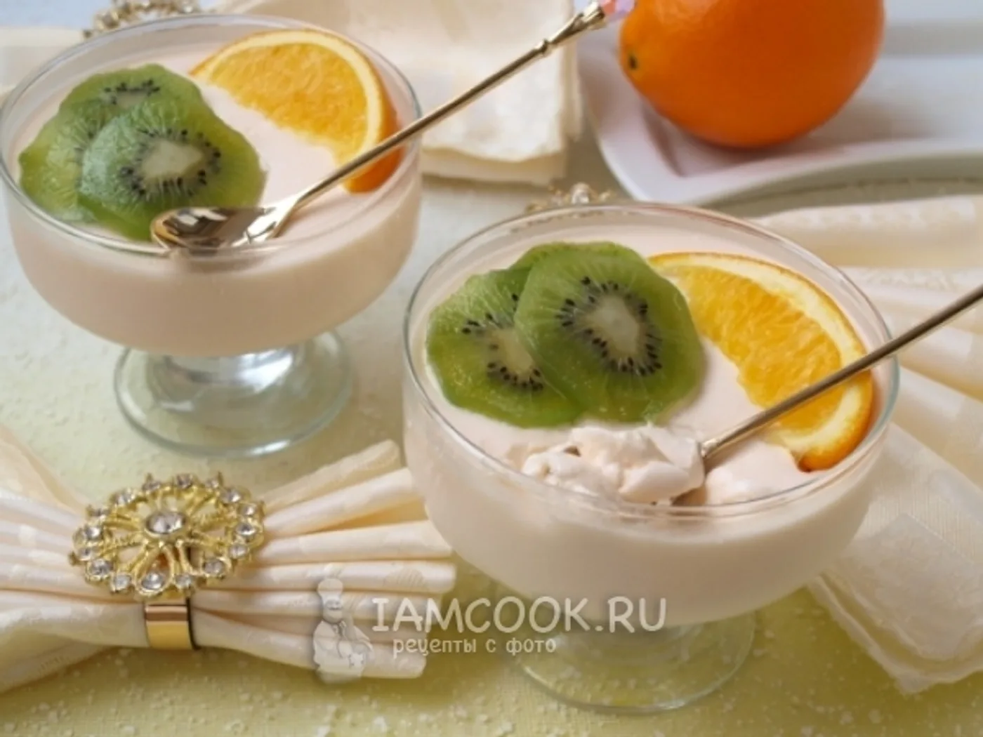 Airy sour cream dessert recipe