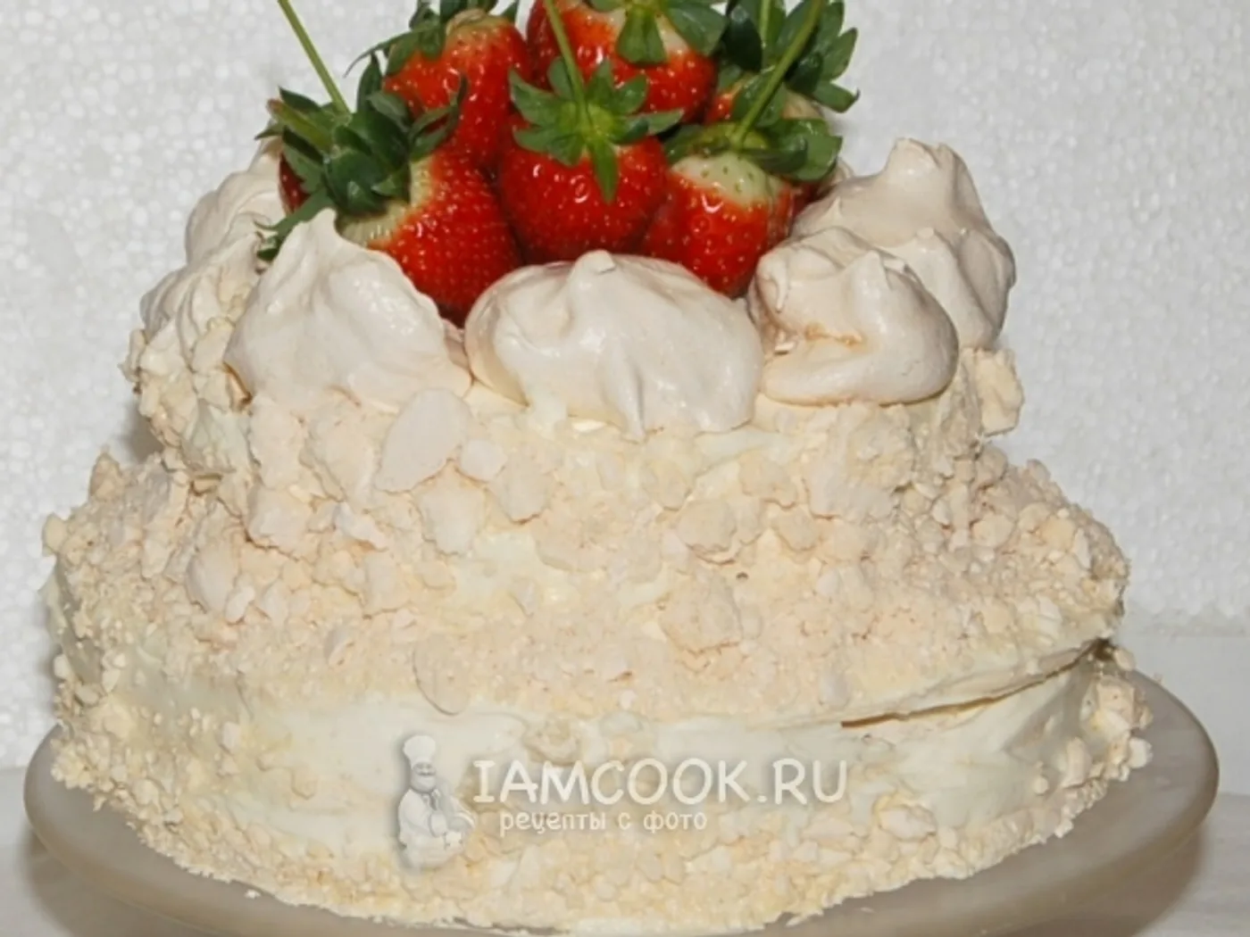 Beze cake with strawberries recipe