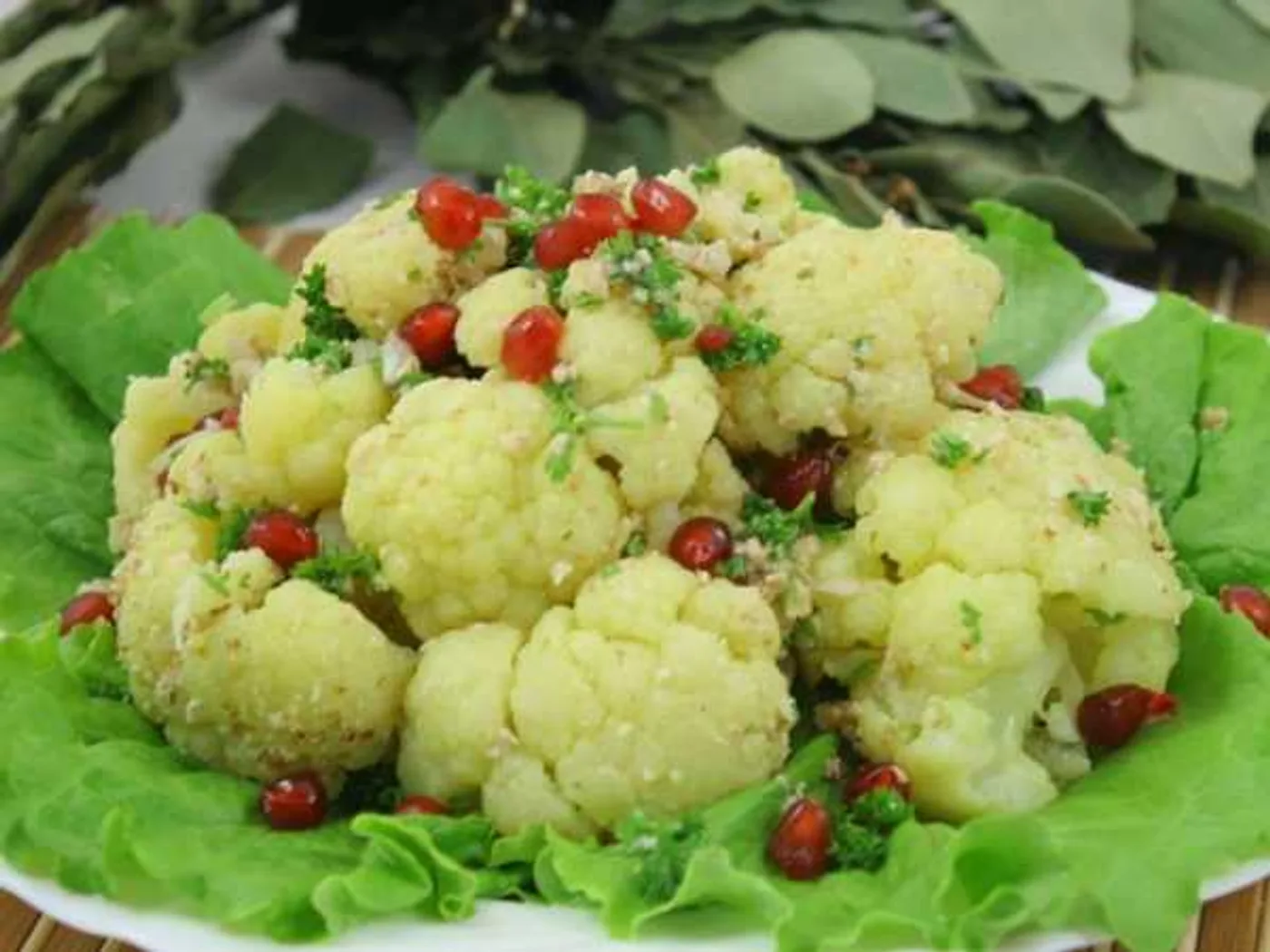Cauliflower salad with walnuts and pomegranate recipe