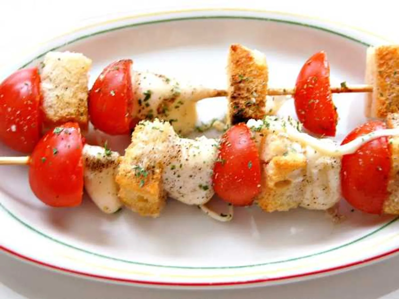 Cherry tomatoes with mozzarella recipe
