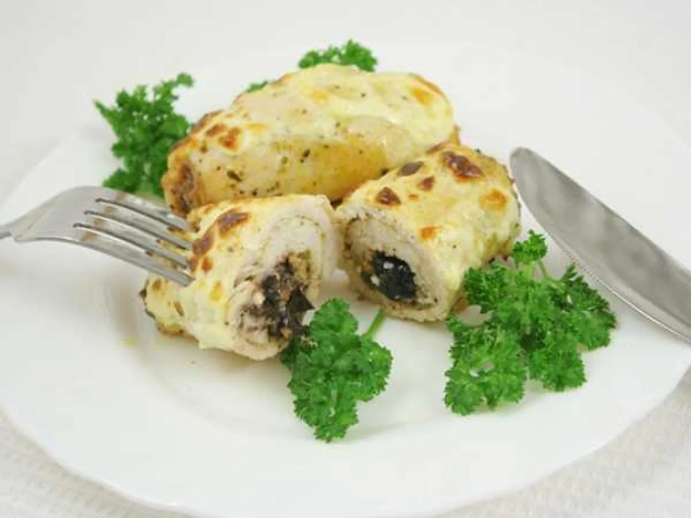 Chicken roulades with prunes and walnuts recipe