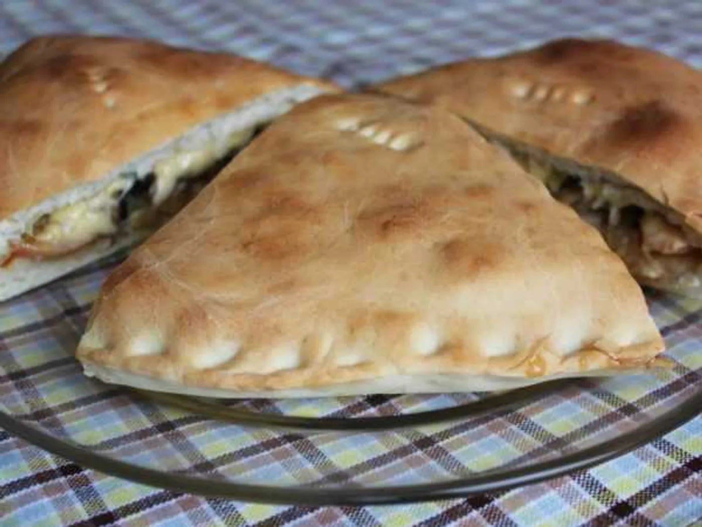 Closed pizza "Calzone" recipe
