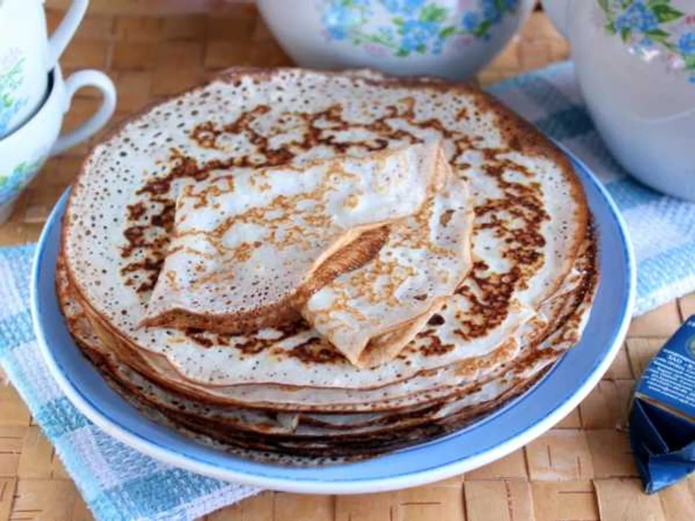 Cooked pancakes on kefir and eggs recipe