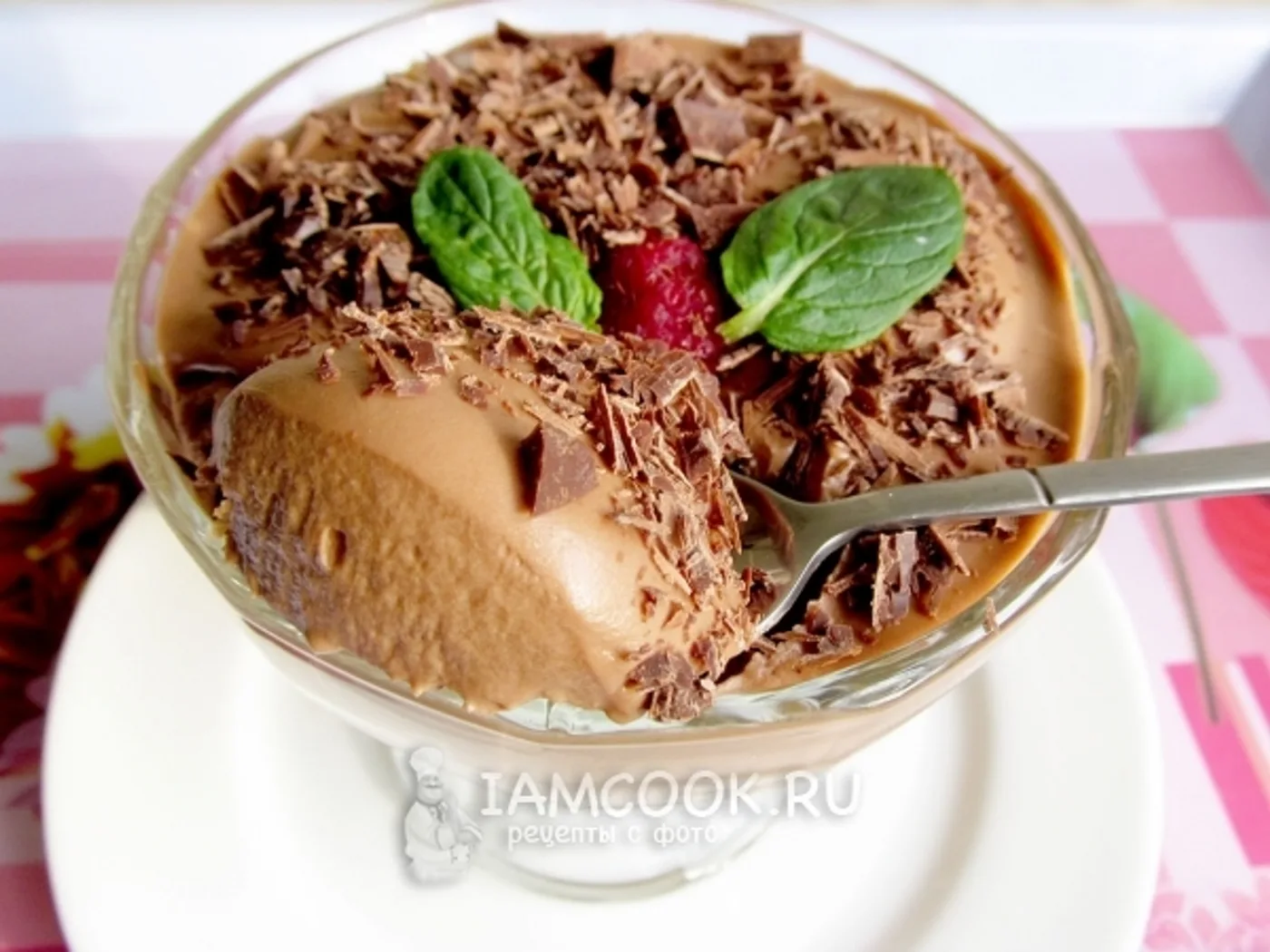 Dessert with chocolate cream and raspberries recipe