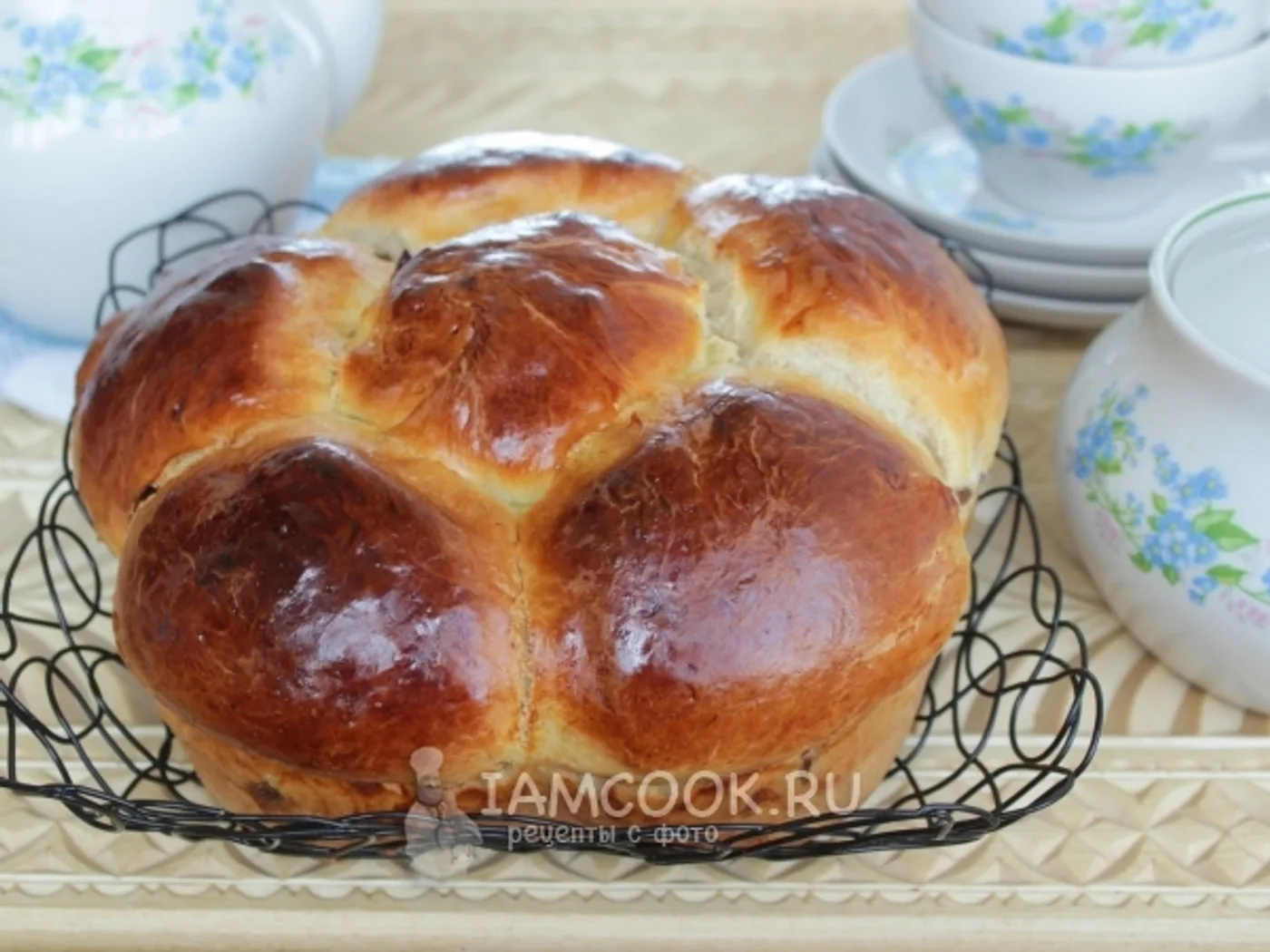 French brioche buns with raisins recipe