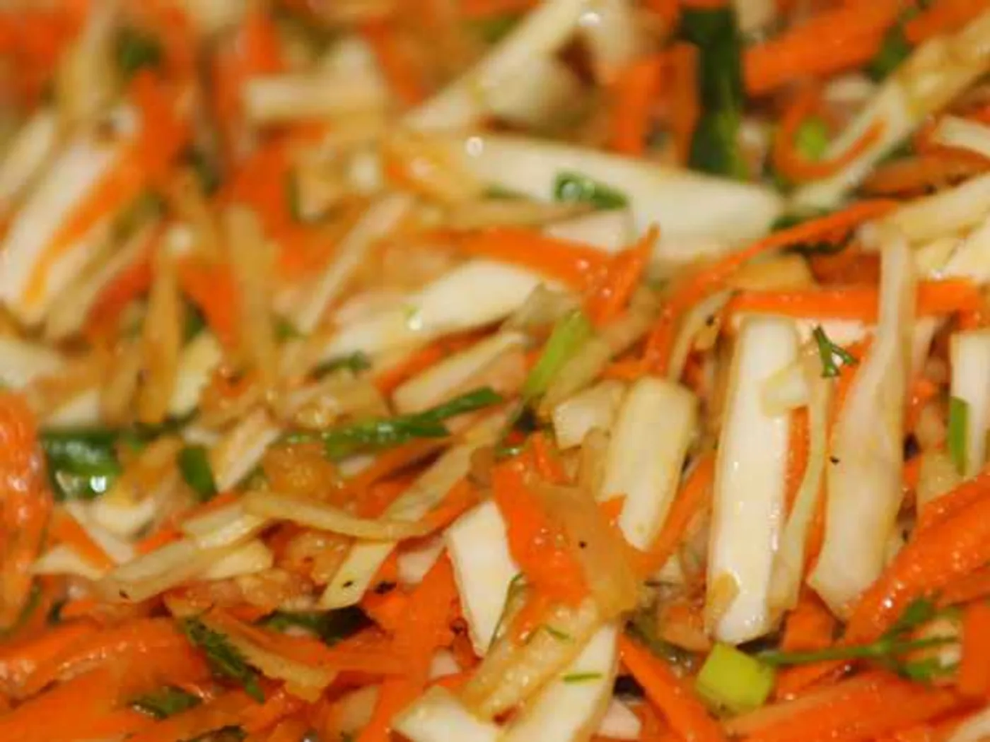 Fresh cabbage salad with apple and carrot recipe
