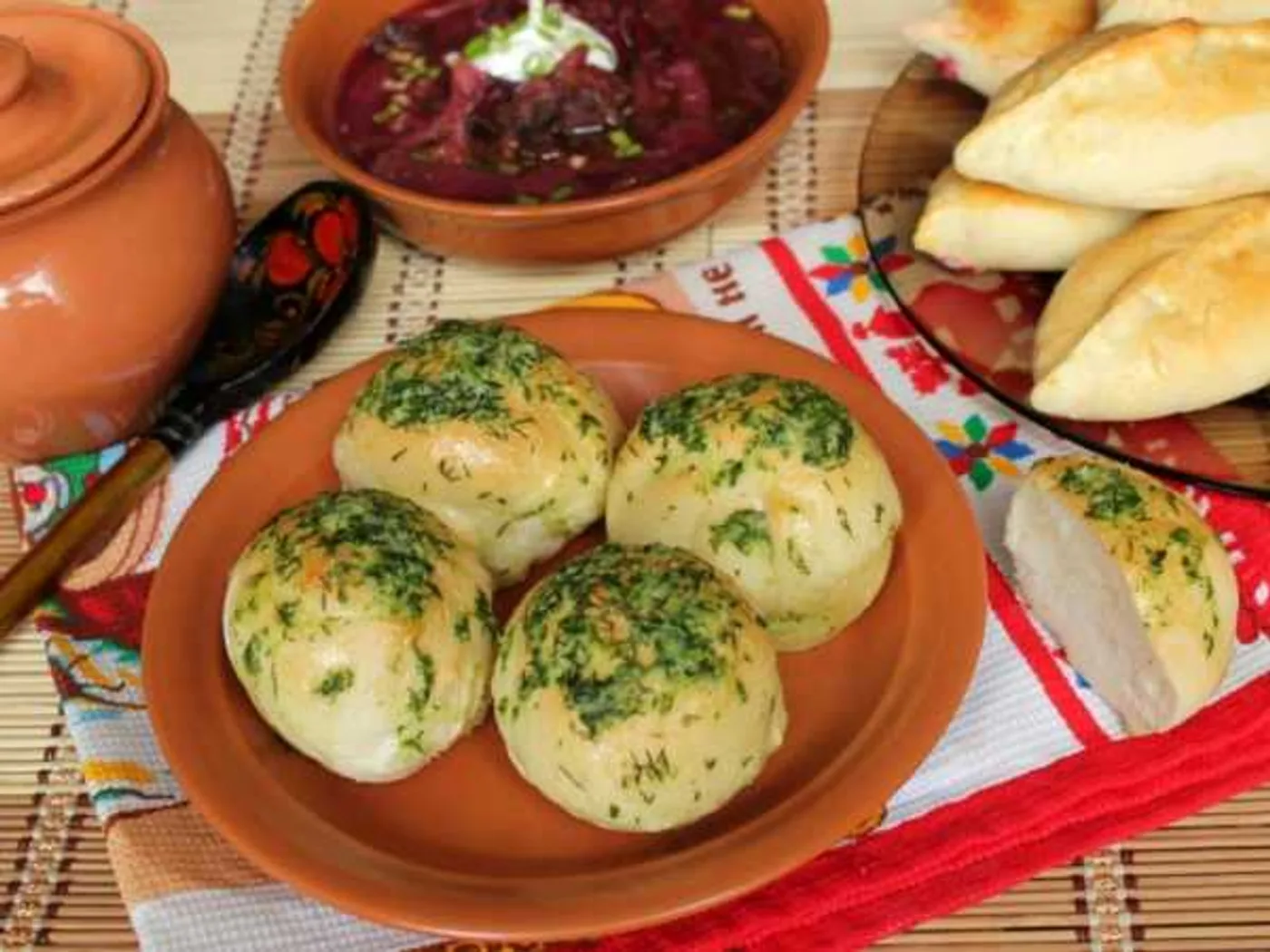 Garlic pads to borscht recipe