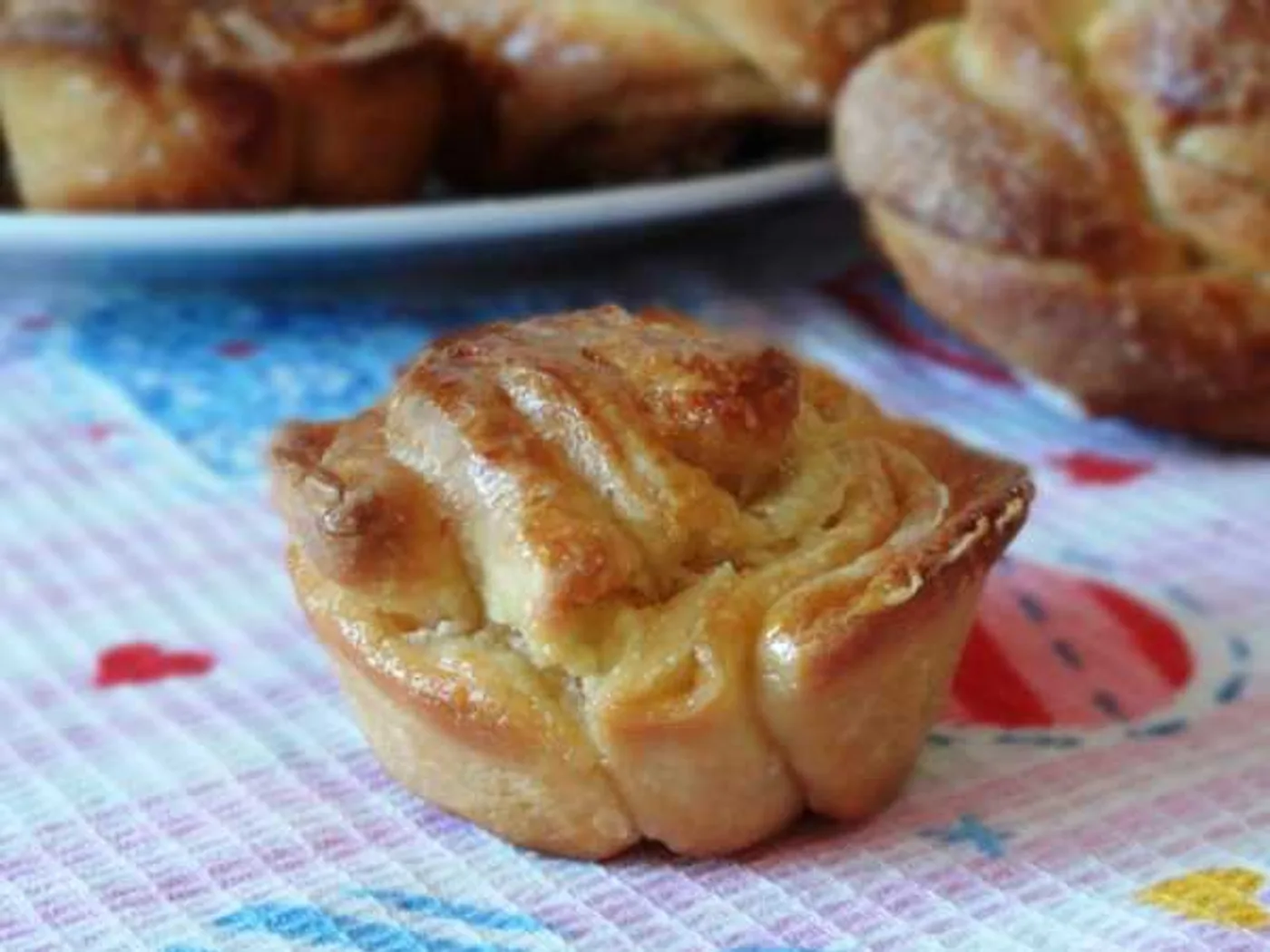 Homemade buns - "capcakes" and "curls" recipe