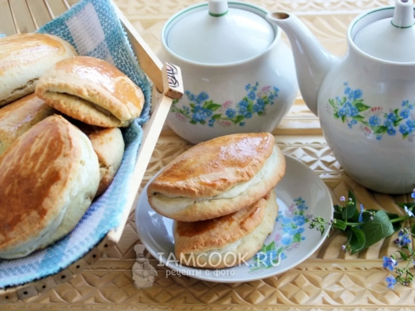 Juice with cottage cheese on margarine and sour cream recipe