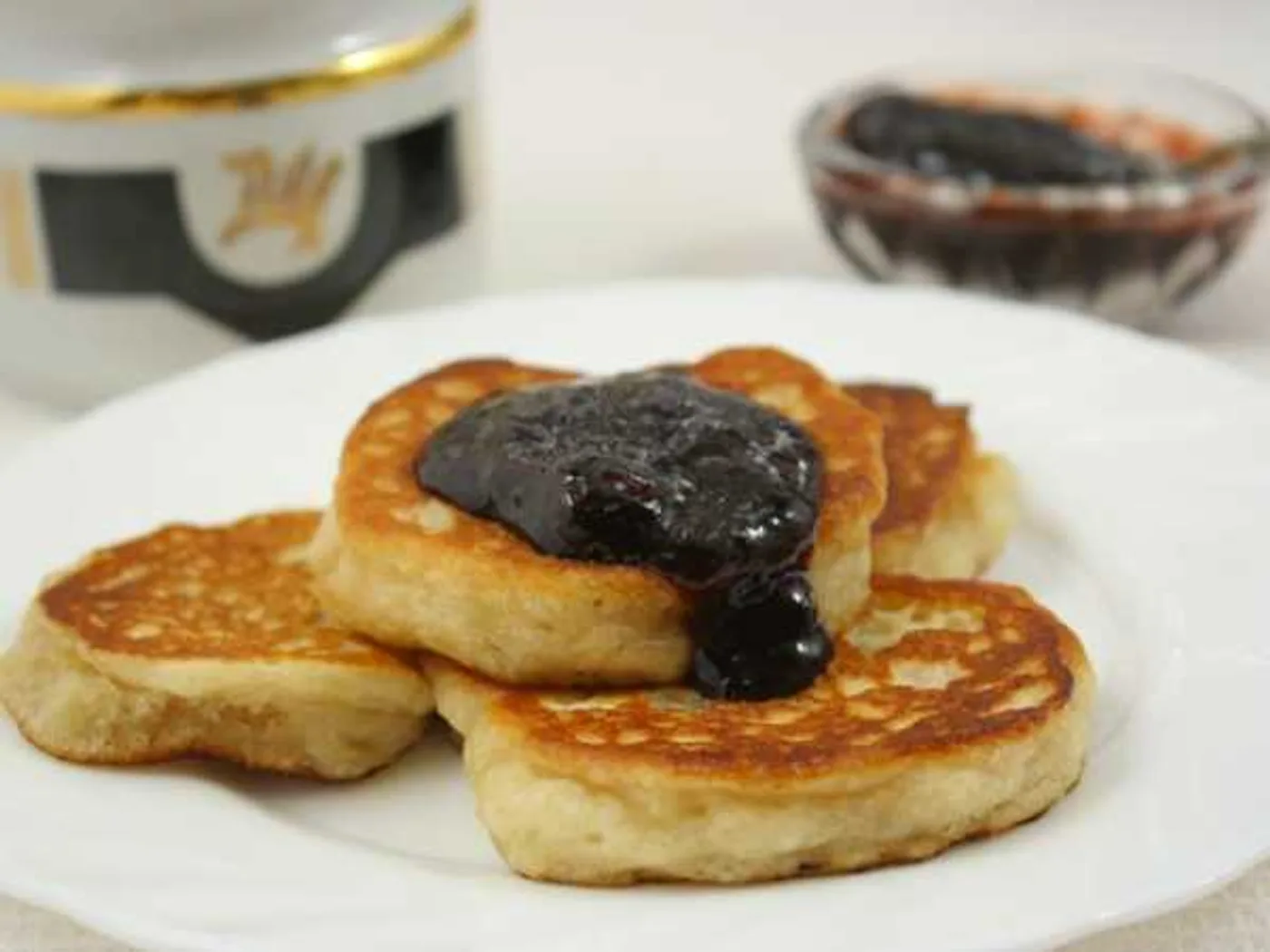 Lenten pancakes with apples (in yeast) recipe