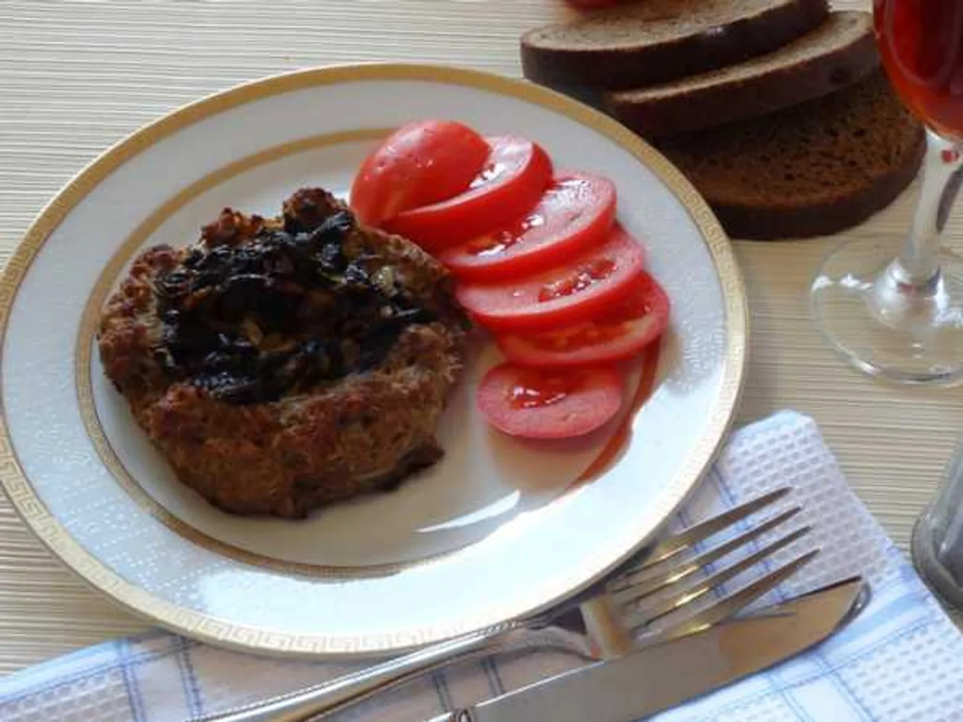 Meat nests with mushrooms recipe