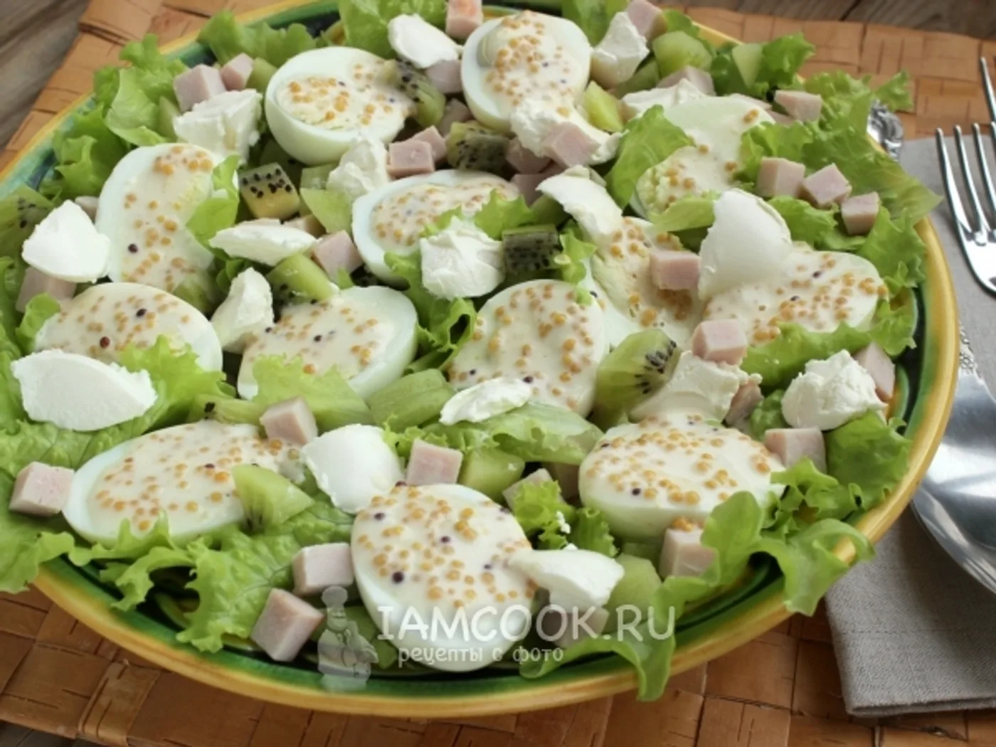 “Original” pork salad with kiwi and eggs recipe