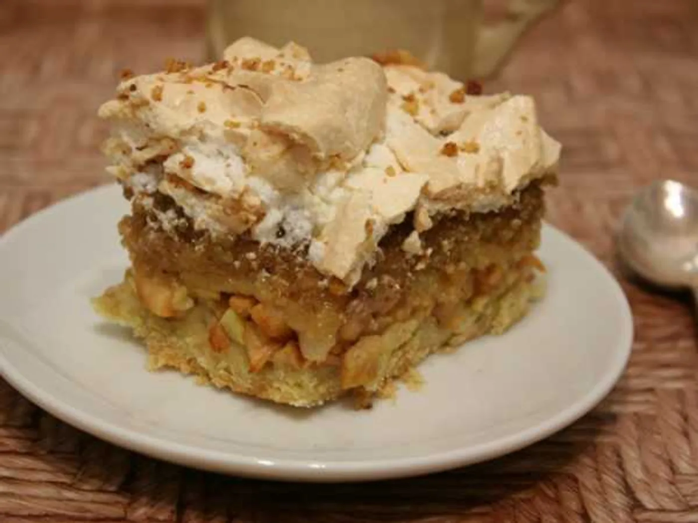 Pie "Dream" with apple and nut layers recipe