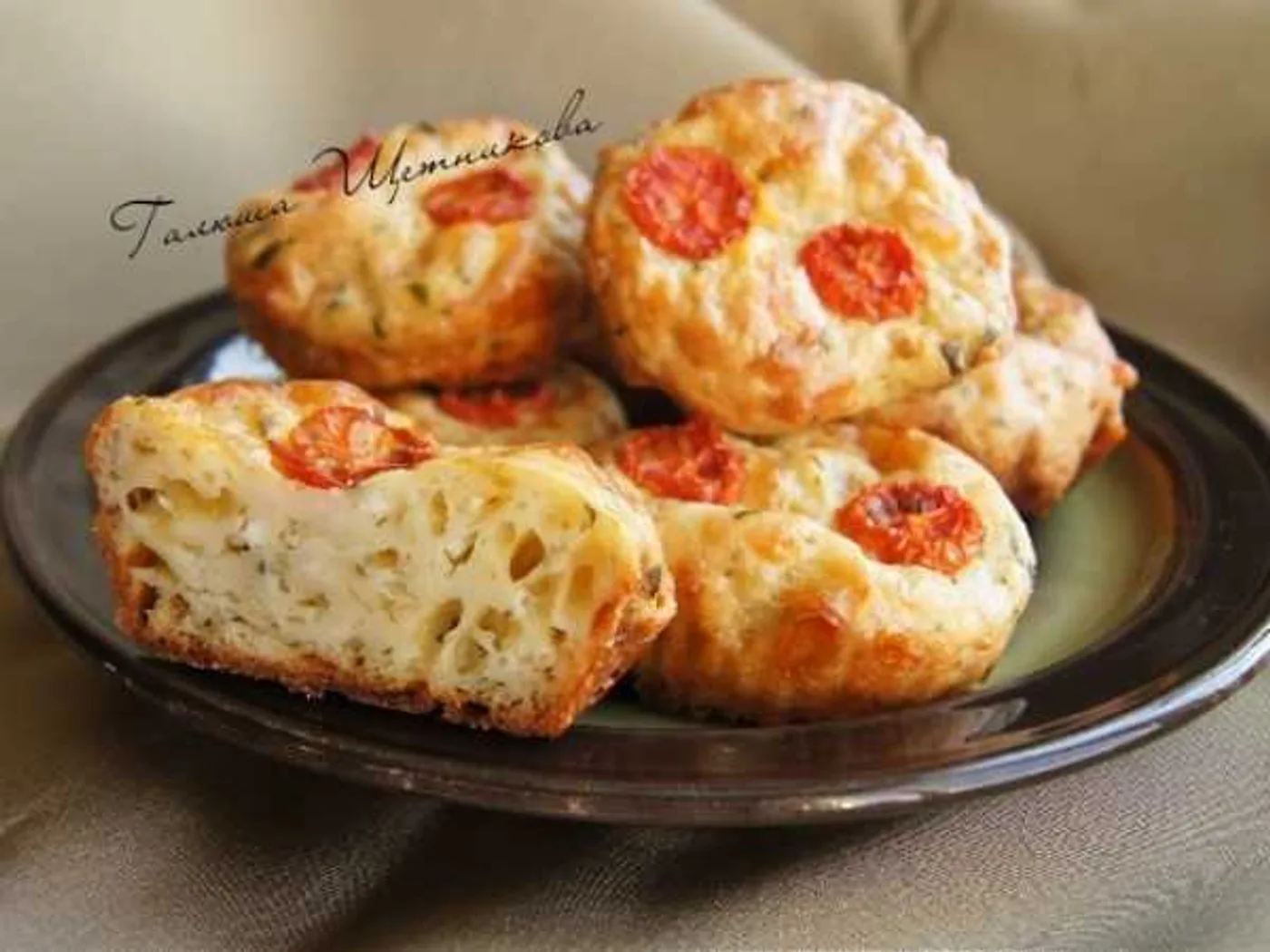 Piquant muffins made of cheese and cottage cheese recipe