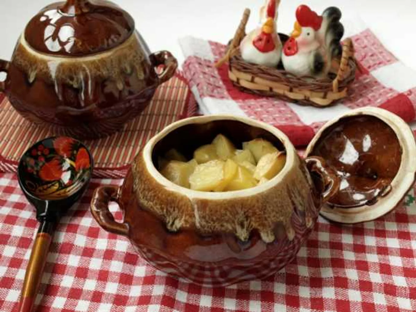 Pork with mushrooms and potatoes in pots recipe