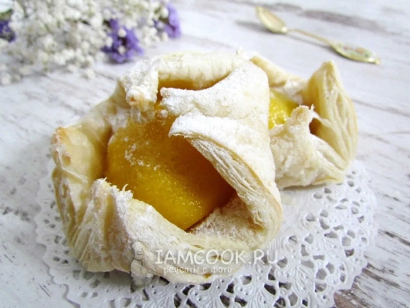 Puff pastry with peaches recipe