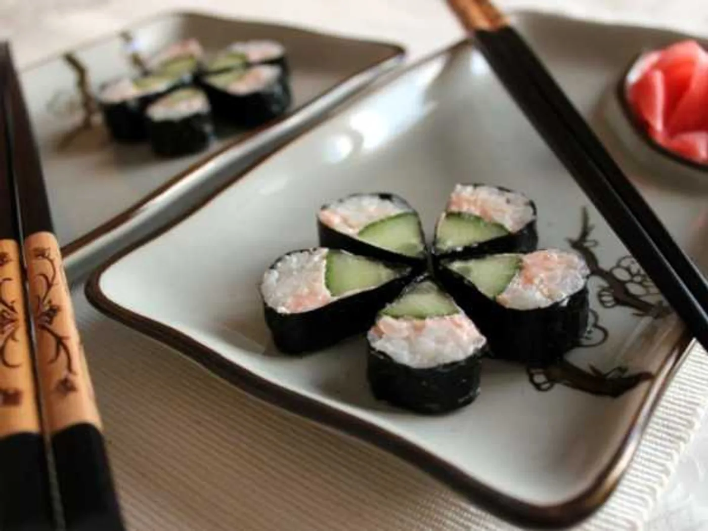 Roll "Flower" with cucumber and salmon oil recipe
