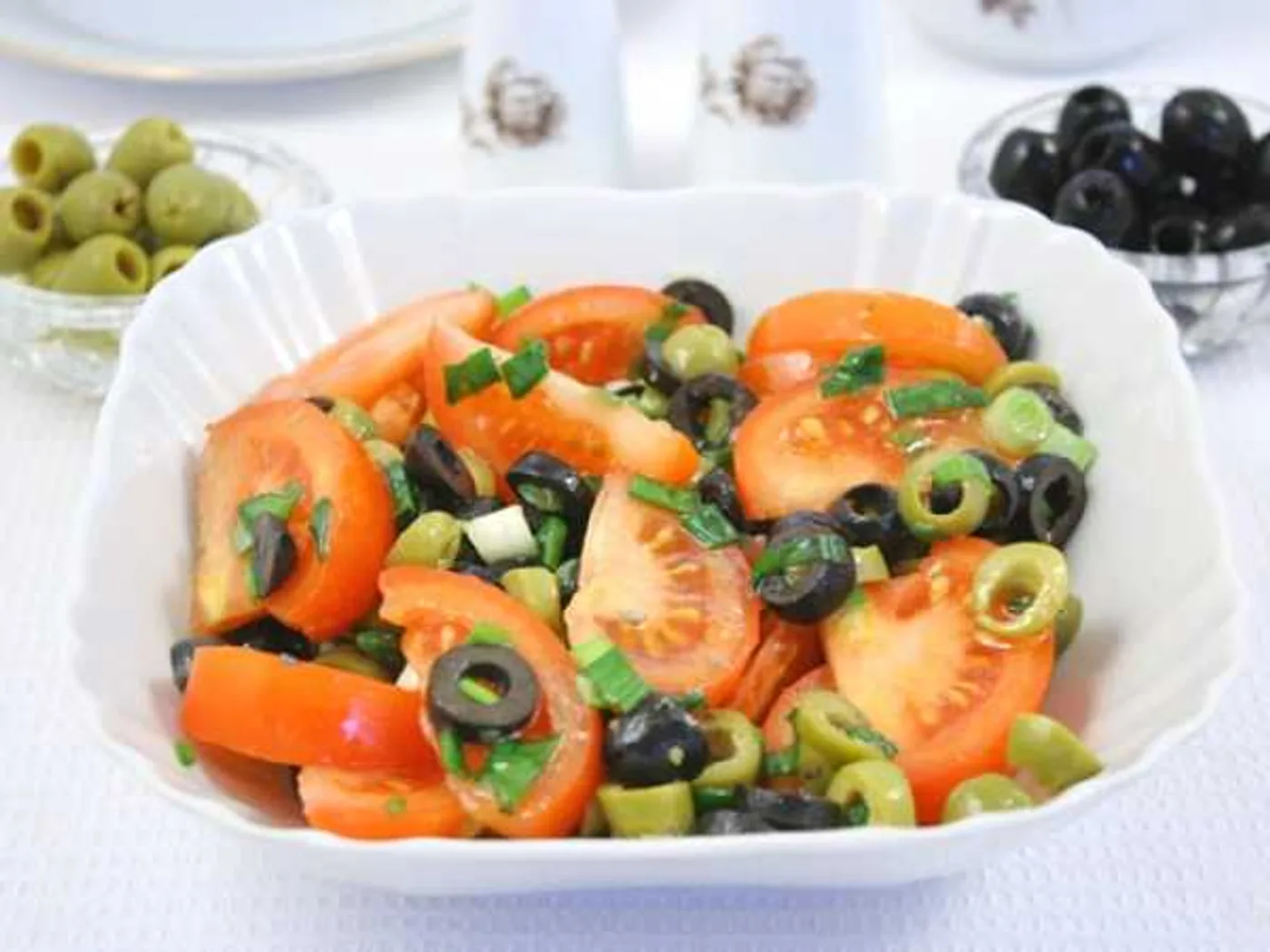 Salad of tomatoes, olives and olives recipe