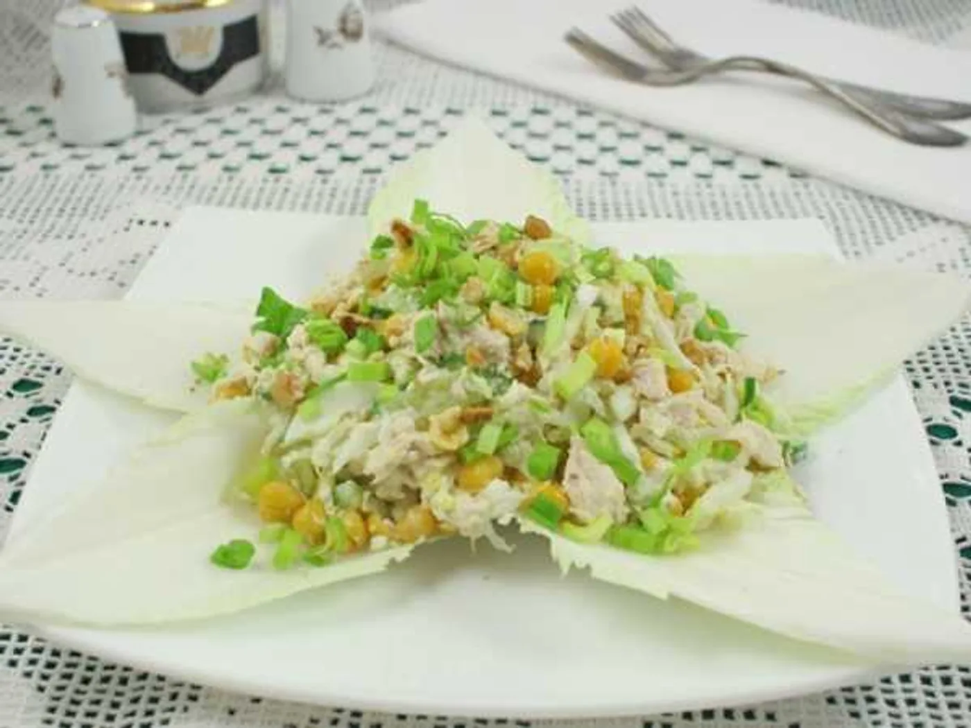 Salad with chickpeas, chicken and Beijing cabbage recipe