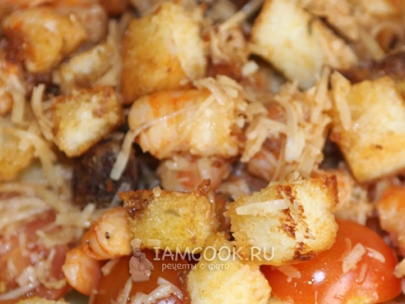 Salad with royal shrimp and crackers recipe