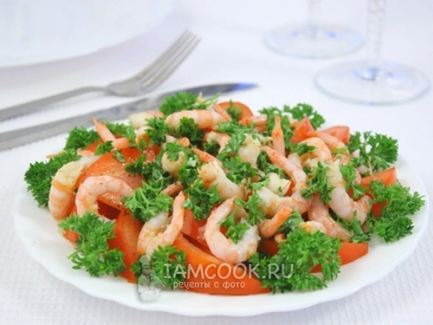 Salad with shrimp and tomatoes recipe