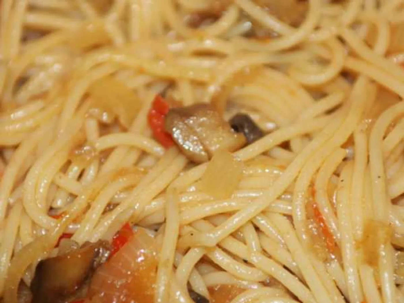 Spaghetti with mushrooms and tomatoes recipe