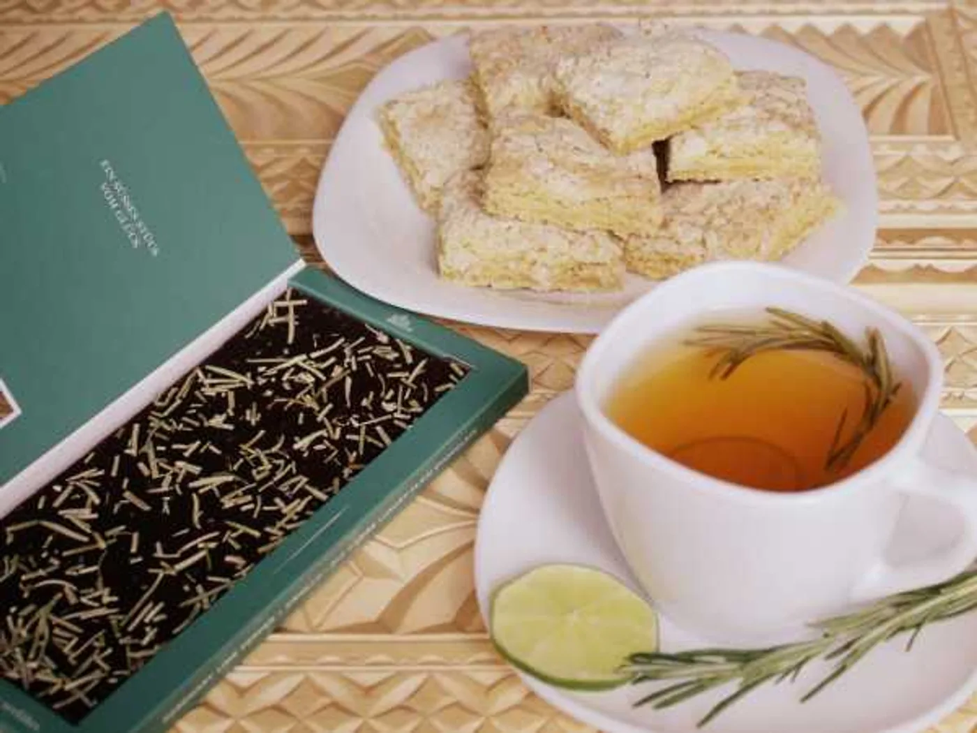 Tea with lemon, ginger and rosemary recipe