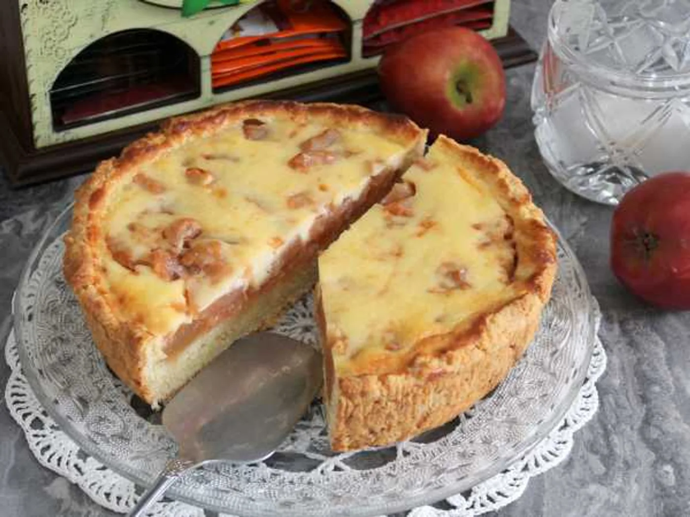 Tsvetaev pie with apples from compote recipe